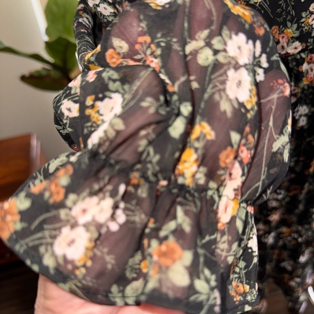 Black Tape Floral V-Neck Ruffle Hem Long Sleeve Mini Dress Black Multi Size LG - Picture 9 of 14